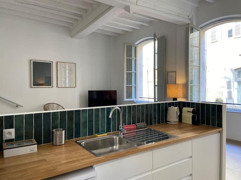 Appartement Avec Ventilateurs Proche Du Palais Des Papes Avignon Eksteriør billede